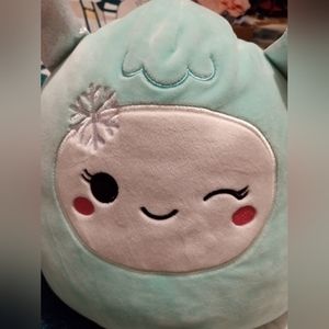 11" pre-owned Squishmallow. Yollie the Yeti Snowflake
